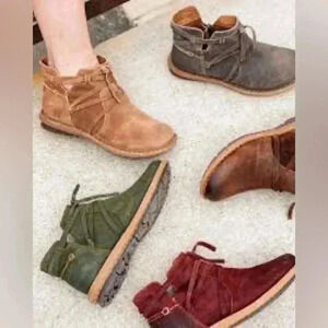 Womens size 6 Born brand tarkiln hand made boots, #D662